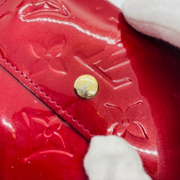 LOUIS VUITTON VERNIS TRIFOLD WALLET - Picture 4 of 11